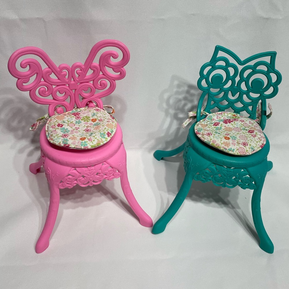 X2 American Girl Wellie Wishers Garden Chairs Good Condition *back legs of green